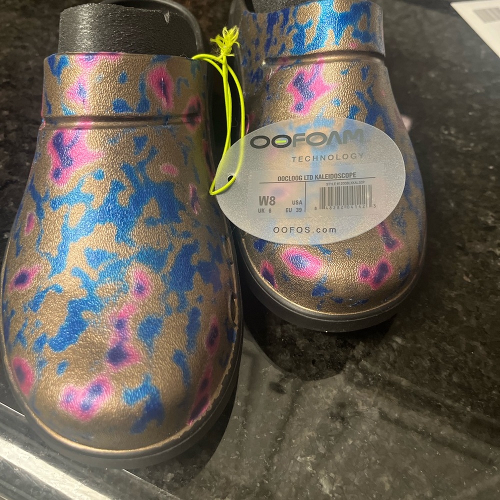 Oofos Clogs /orthotic recovery slides